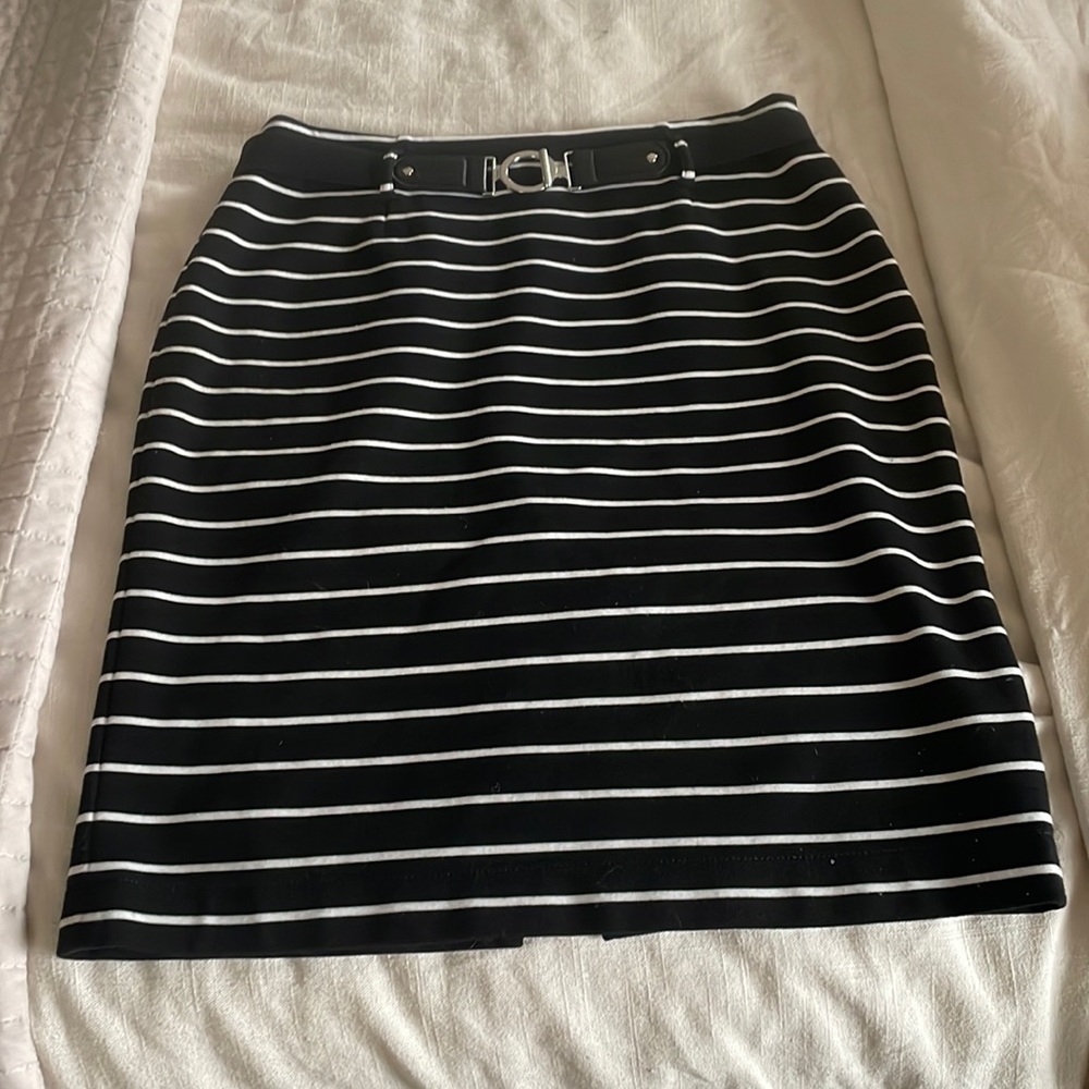 EUC White House Black Market pencil skirt